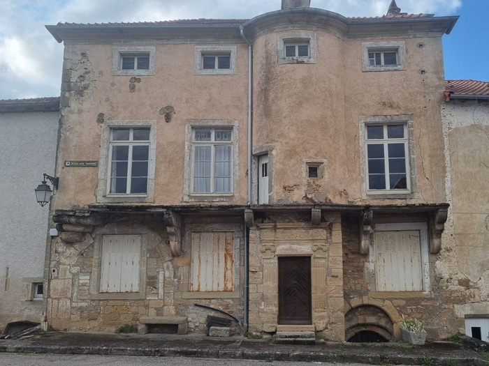 achat vente Hôtel Particulier Renaissance a vendre  ISMH en totalité , grande grange Bourbonne-les-Bains , dans un village Renaissance VOSGES LORRAINE