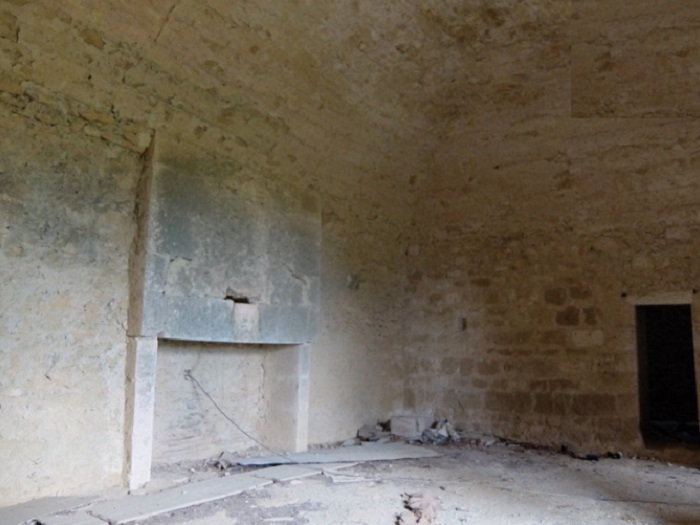 achat vente Château Médiéval a vendre  inscrit aux Monument Historiques à restaurer , deux maisons d'habitation, dépendances Valence sur Baïse , à quelques kms au Sud de Condom GERS MIDI PYRENEES